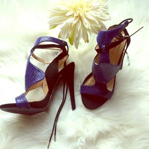Black/Blue heels 👠